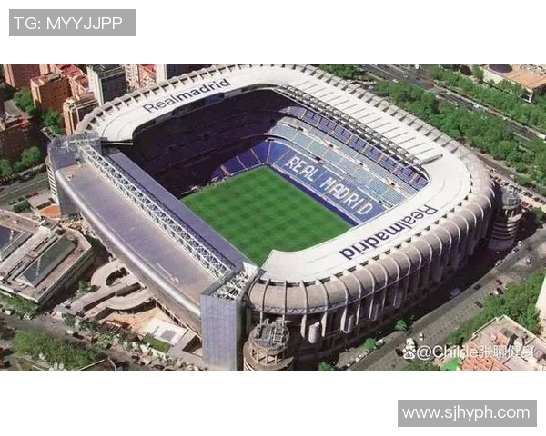 足球传奇球星的辉煌历程与影响力解析：从球场到历史的跨越